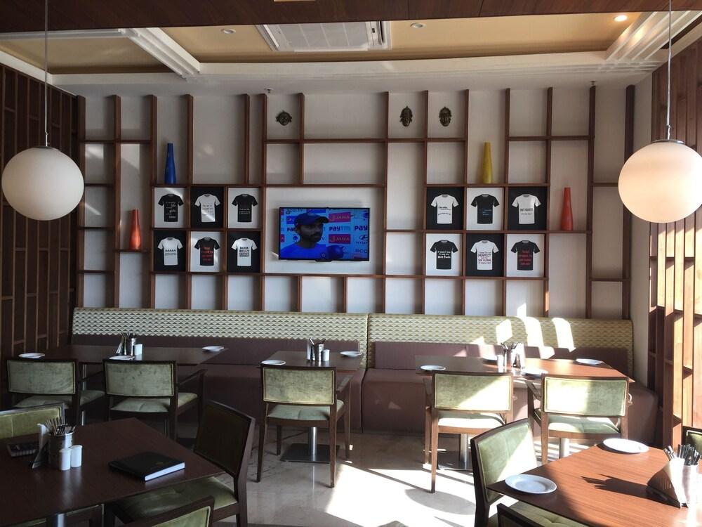 Lemon Tree Hotel, Sector 60, Gurugram Gurgaon Exterior photo